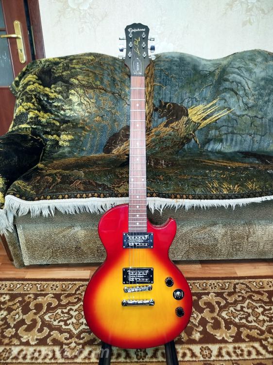 Электрогитара Epiphone с аксессуарами, Макеевка