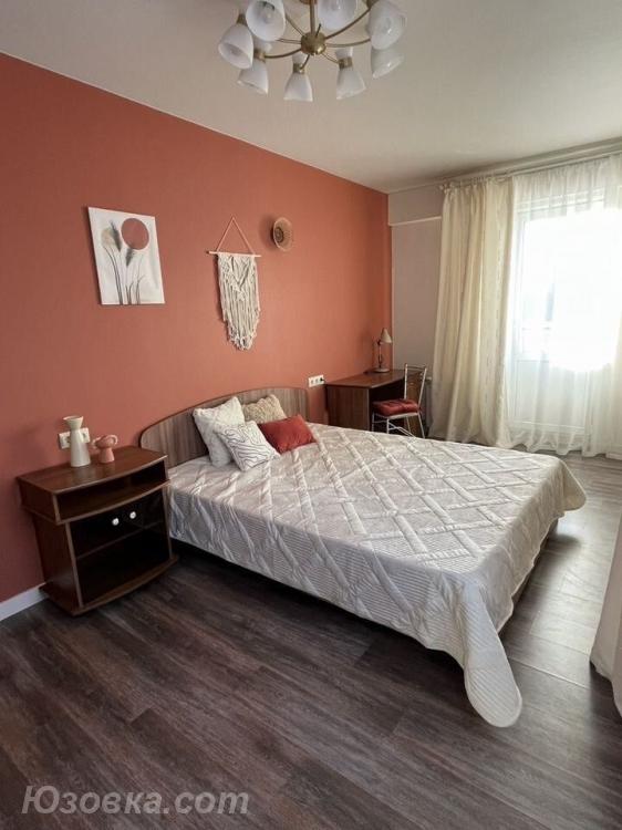 2-комн. квартира, 54м², с мебелью, 2/5 эт., ДОНЕЦК