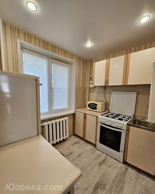 2-комн. квартира, 46м², с мебелью, 3/9 эт., ДОНЕЦК