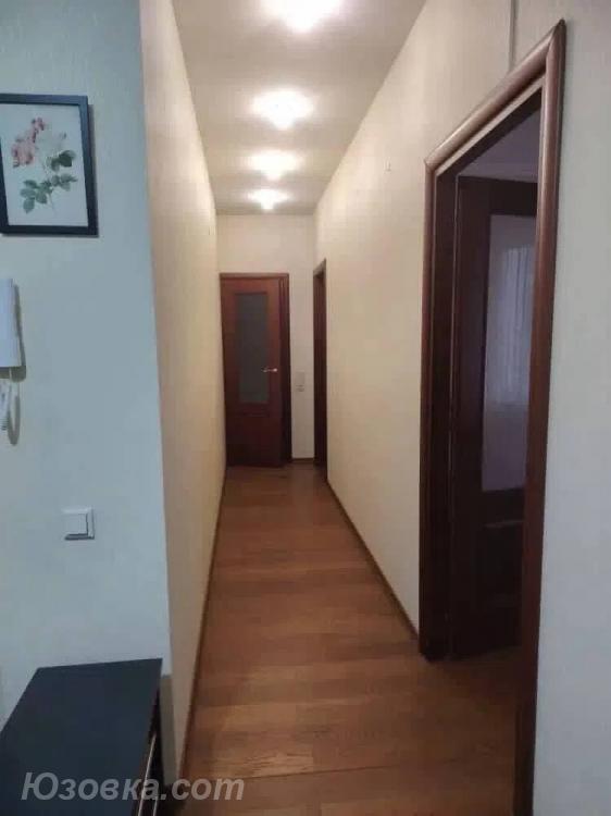 3-комн. квартира, 95м², с мебелью, 4/9 эт., ДОНЕЦК