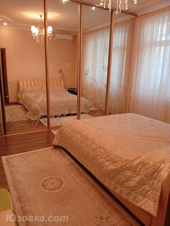 3-комн. квартира, 107 м², вторичка, 7/17 эт., ДОНЕЦК