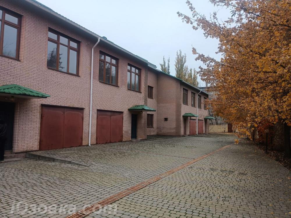 Таунхаус , 1200 м², на участке 20,0 сот., ДОНЕЦК