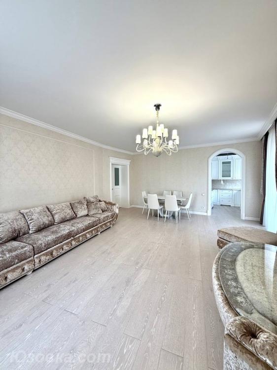 3-комн. квартира, 134 м², вторичка, 4/5 эт.