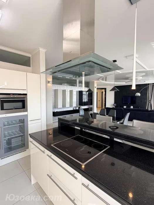 3-комн. квартира, 117м², с мебелью, 6/9 эт.
