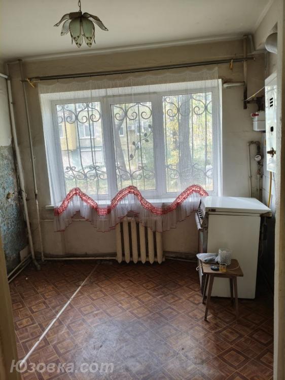 2-комн. квартира, 40 м², вторичка, 1/4 эт., ДОНЕЦК