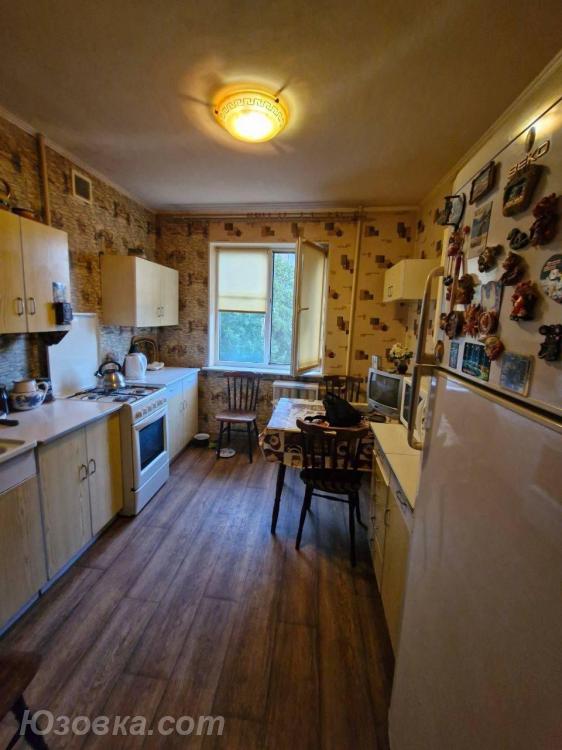 3-комн. квартира, 67 м², вторичка, 3/9 эт., ДОНЕЦК