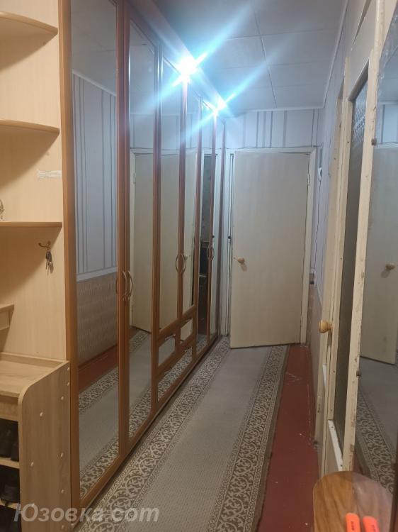 2-комн. квартира, 52 м², вторичка, 1/9 эт., ДОНЕЦК