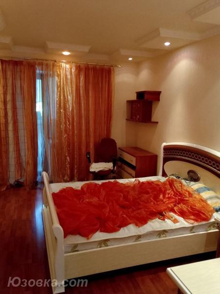 4-комн. квартира, 112 м², вторичка, 2/9 эт., ДОНЕЦК