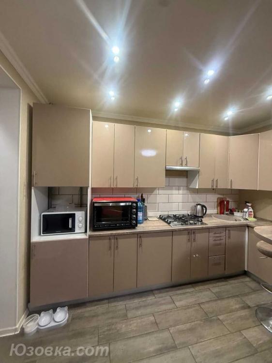 2-комн. квартира, 46м², с мебелью, 3/9 эт., ДОНЕЦК