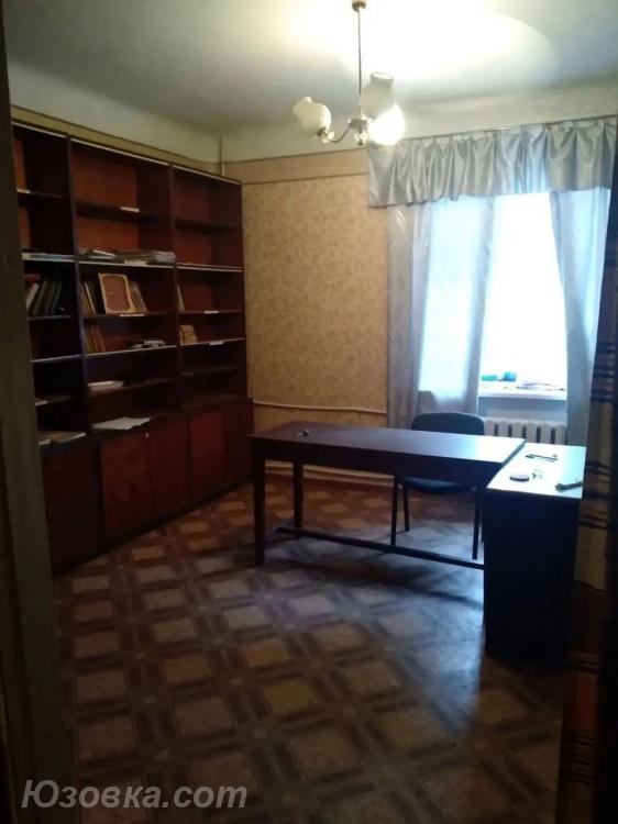 Продается 2-х комнатная квартира под офисное помещение, ул. ...