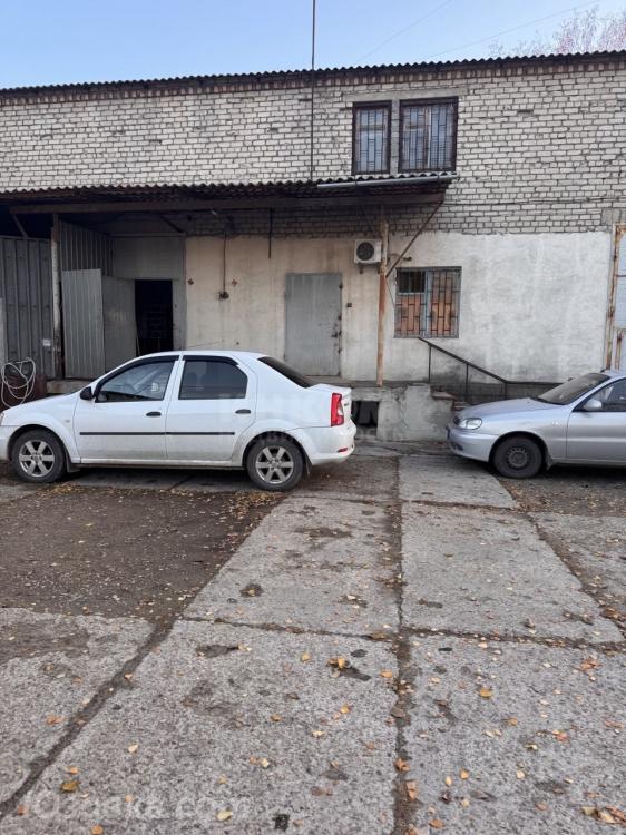 Продам базу 425 м2 в городе Луганск, Александровск
