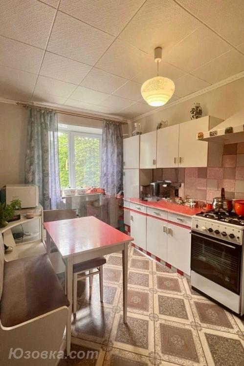 4-комн. квартира, 93 м², вторичка, 3/5 эт., Макеевка