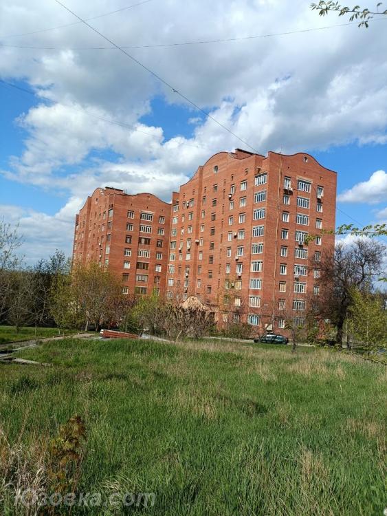 3-комн. квартира, 100 м², вторичка, 1/9 эт., ДОНЕЦК
