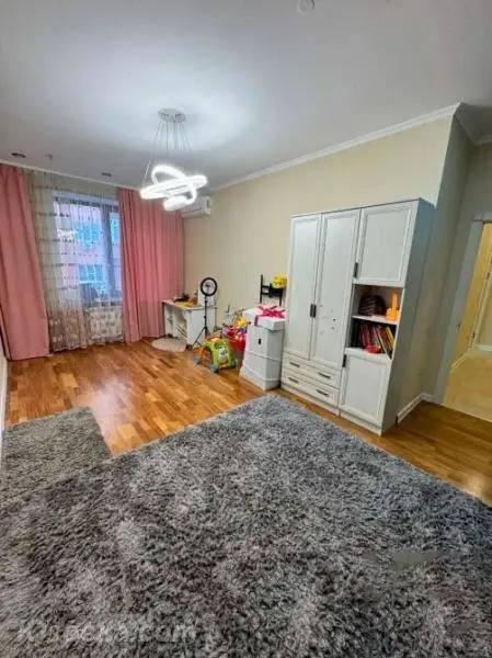 3-комн. квартира, 136 м², вторичка, 4/17 эт., ДОНЕЦК