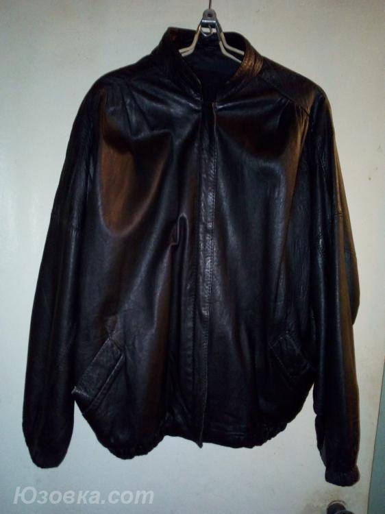 Куртка кожаная женская . Цвет черный . Размер 48 .