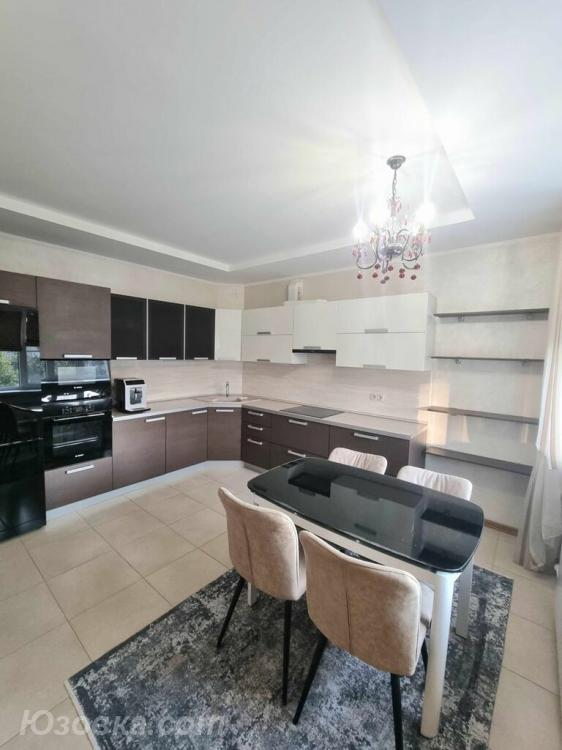 3-комн. квартира, 94м², с мебелью, 2/9 эт., ДОНЕЦК