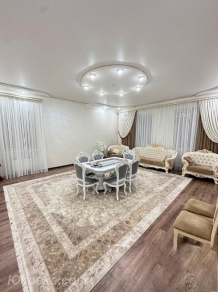 Дом , 250 м², на участке 1,0 сот.