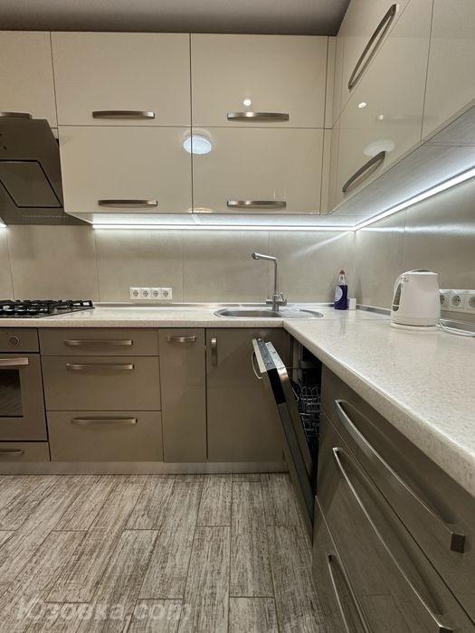 2-комн. квартира, 56м², с мебелью, 4/5 эт., ДОНЕЦК