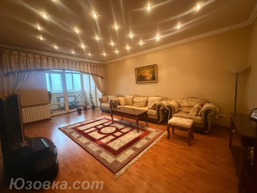3-комн. квартира, 135 м², вторичка, 3/11 эт., ДОНЕЦК