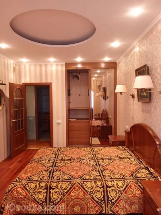 3-комн. квартира, 140м², мебель частично, 1/1 эт.