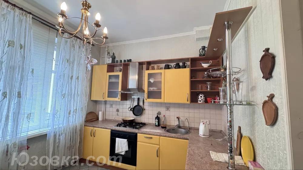 2-комн. квартира, 46м², с мебелью, 3/9 эт., ДОНЕЦК