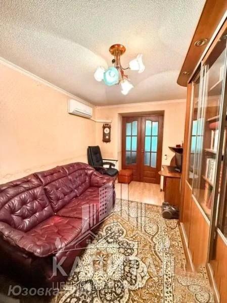 4-комн. квартира, 107 м², вторичка, 1/9 эт.