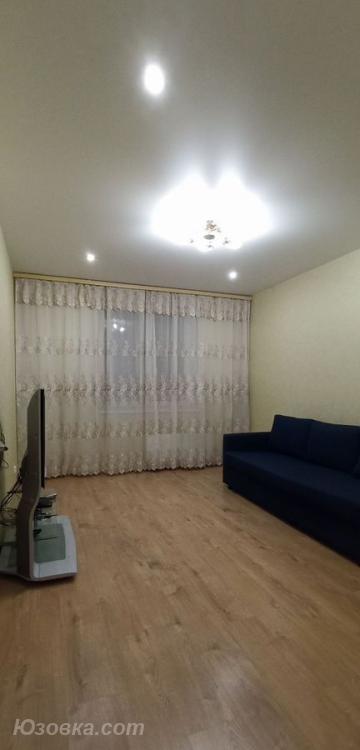 2-комн. квартира, 54м², с мебелью, 2/5 эт., ДОНЕЦК