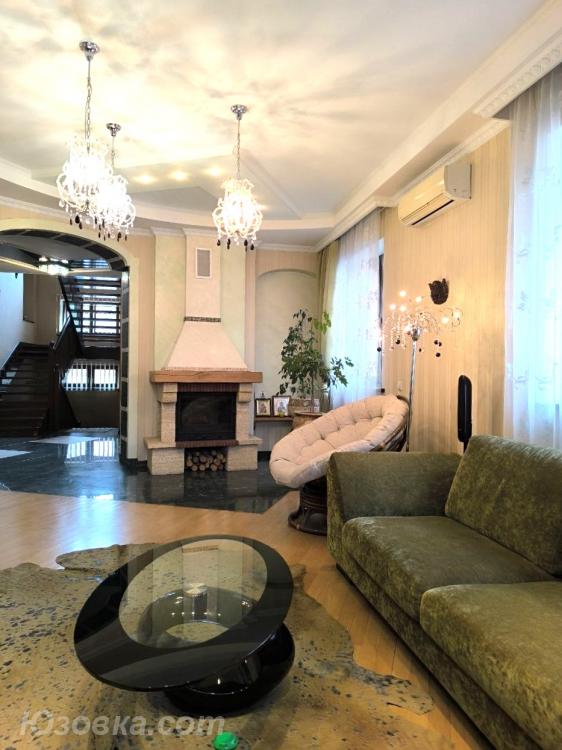 Дом , 450 м², на участке 6,5 сот.