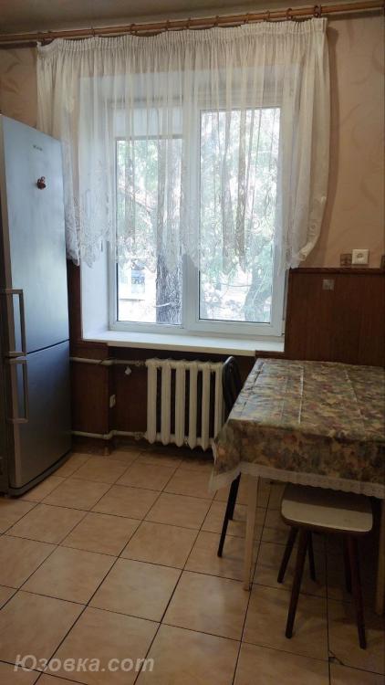 2-комн. квартира, 52 м², вторичка, 3/3 эт., ДОНЕЦК