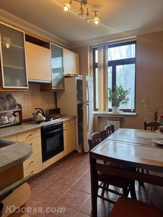 2-комн. квартира, 58 м², вторичка, 2/4 эт.
