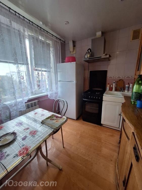 3-комн. квартира, 52 м², вторичка, 9/9 эт., ЛУГАНСК