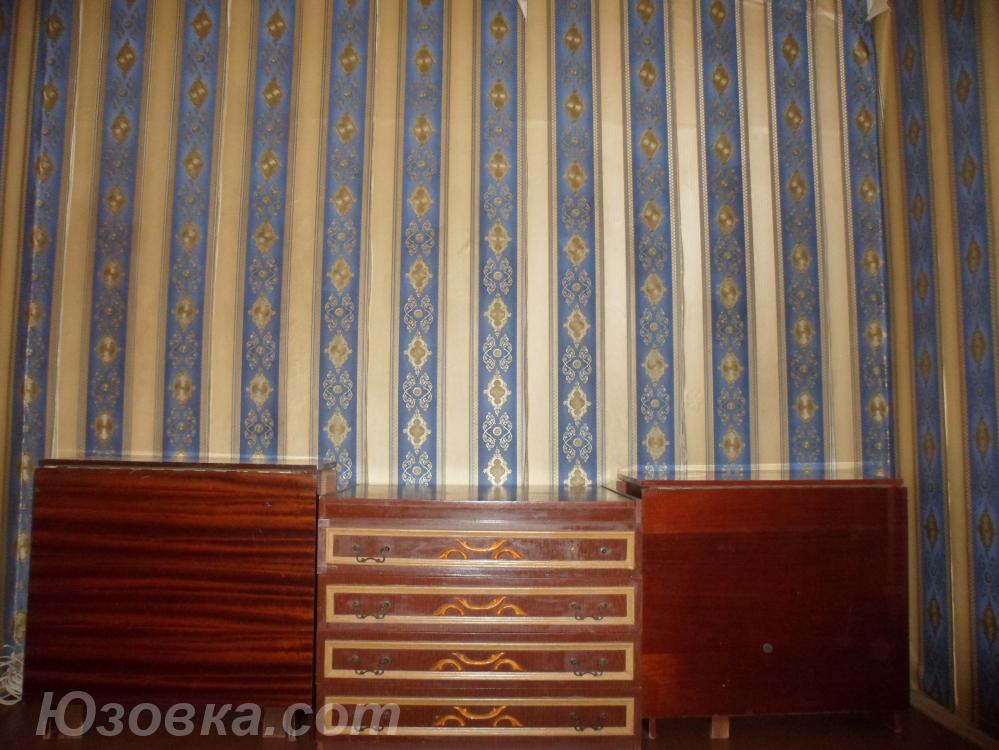 Качественный вместительный деревянный комод с декором., ДОНЕЦК