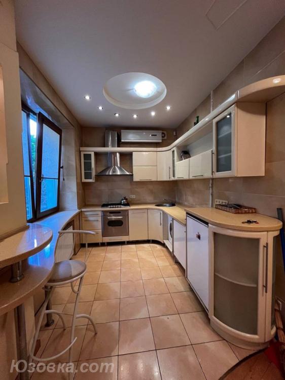 3-комн. квартира, 65м², с мебелью, 4/10 эт., ДОНЕЦК
