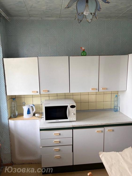 3-комн. квартира, 64 м², вторичка, 9/9 эт., Макеевка