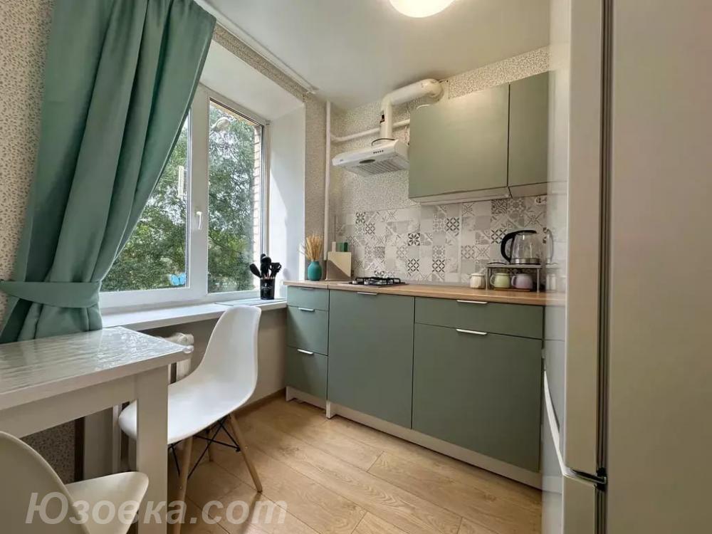 2-комн. квартира, 54м², с мебелью, 2/5 эт., ДОНЕЦК