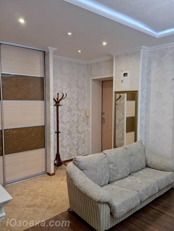 2-комн. квартира, 60м², с мебелью, 2/5 эт., ДОНЕЦК