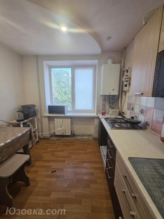 3-комн. квартира, 63 м², вторичка, 2/5 эт., ЛУГАНСК
