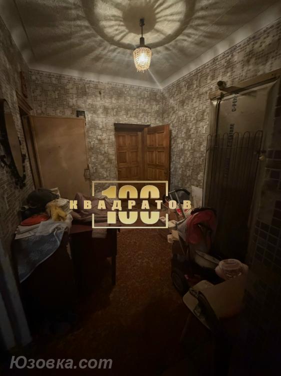 3-комн. квартира, 81 м², вторичка, 1/2 эт., Макеевка
