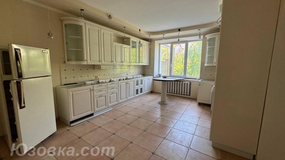 Коттедж , 450 м², на участке 4,0 сот., ДОНЕЦК