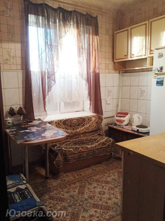 3-комн. квартира, 65 м², вторичка, 1/2 эт., Макеевка