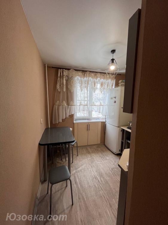 2-комн. квартира, 40м², с мебелью, 4/5 эт., ДОНЕЦК