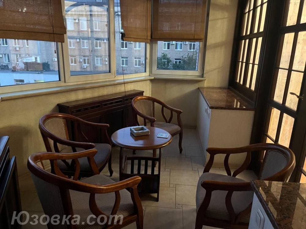 3-комн. квартира, 140м², мебель частично, 4/17 эт.