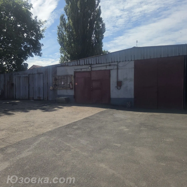 В Калининском районе г. Донецка сдаются в аренду офисное . ...