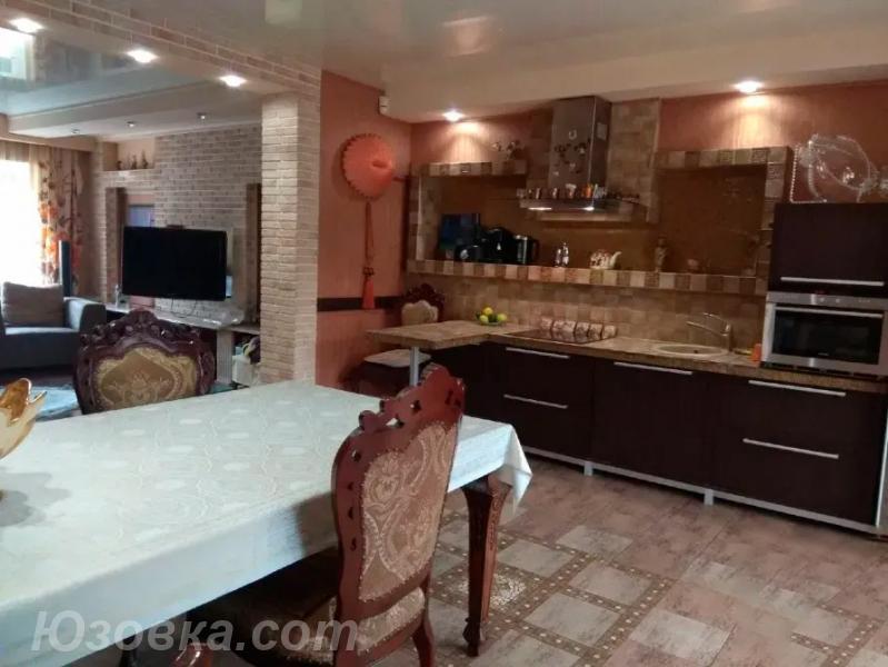 Дом , 200 м², на участке 1,0 сот., ДОНЕЦК