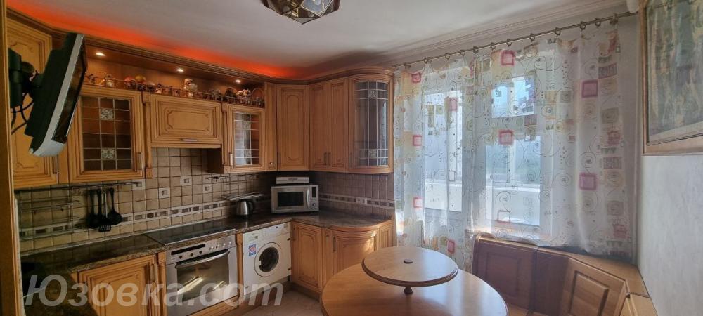 3-комн. квартира, 77м², с мебелью, 3/3 эт., ДОНЕЦК