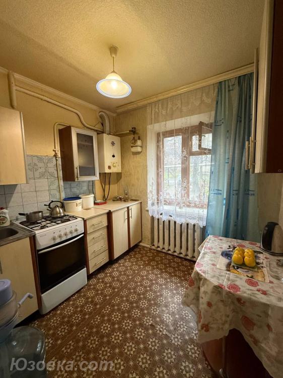 3-комн. квартира, 58 м², вторичка, 1/4 эт.