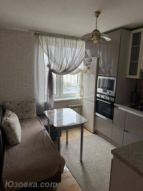 2-комн. квартира, 54м², с мебелью, 3/9 эт., ДОНЕЦК