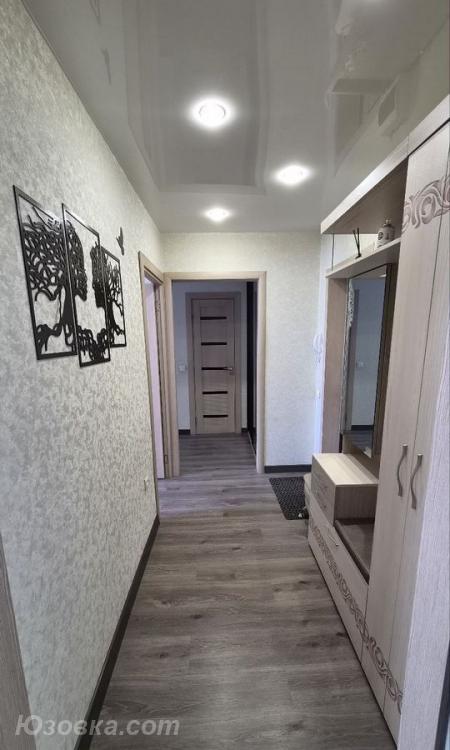 2-комн. квартира, 54м², с мебелью, 3/3 эт., ДОНЕЦК