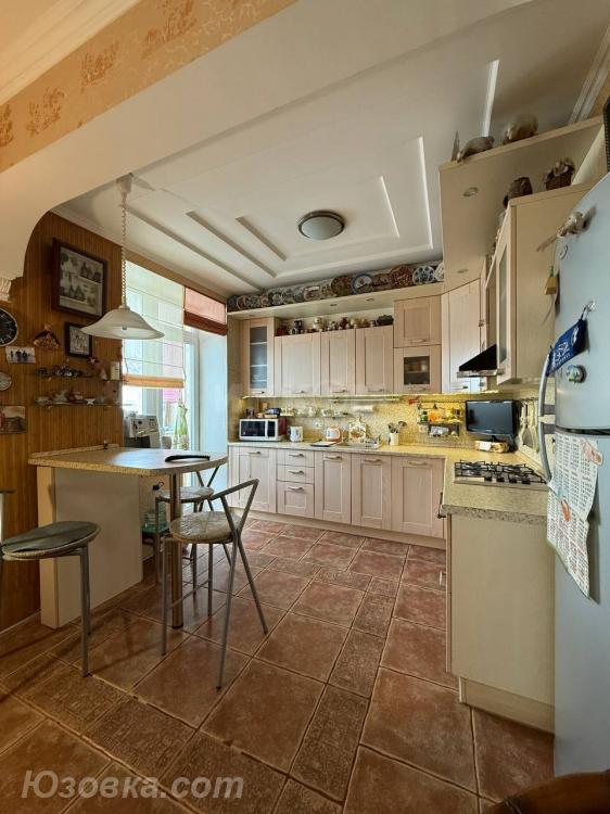 3-комн. квартира, 200 м², вторичка, 4/4 эт., ЛУГАНСК