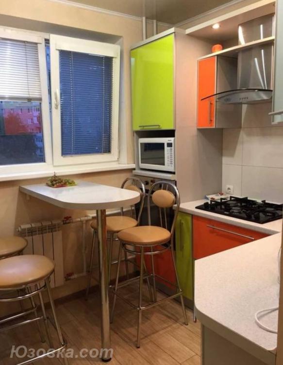 3-комн. квартира, 65м², с мебелью, 4/9 эт., ДОНЕЦК